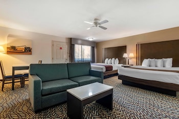 Standard Room, Multiple Beds, Non Smoking, Refrigerator & Microwave (Oversized Room)