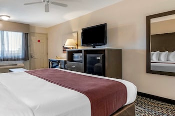 Standard Room, 1 King Bed, Non Smoking, Hot Tub (Oversized Room)