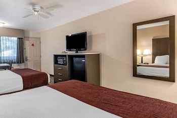 Standard Room, 2 Queen Beds, Non Smoking, Microwave