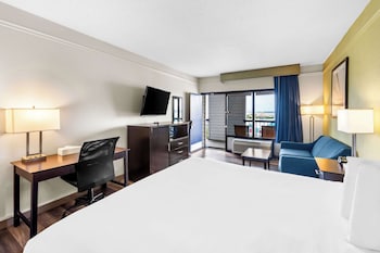 Standard Room, 1 King Bed, Non Smoking, Refrigerator & Microwave