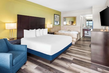 Standard Room, 1 King Bed, Non Smoking, Jetted Tub