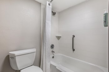 Standard Room, 1 Queen Bed, Non Smoking, Refrigerator & Microwave
