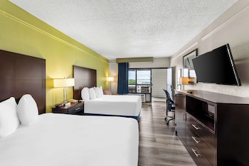 Standard Room, 2 Queen Beds, Non Smoking, Refrigerator & Microwave (Walk-in Shower)