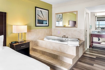 Standard Room, 1 King Bed, Non Smoking, Jetted Tub