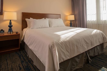 Deluxe Room, 1 King Bed, Accessible