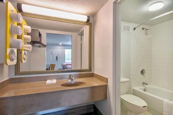 Deluxe Room, 2 Double Beds, Non Smoking, Refrigerator & Microwave