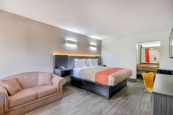 Deluxe Suite, 1 King Bed, Non Smoking, Refrigerator & Microwave