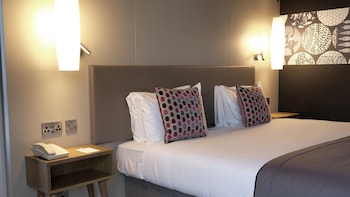 Premium Room, 1 King Bed, Club Lounge Access (Super King, Stratford View, Bath)