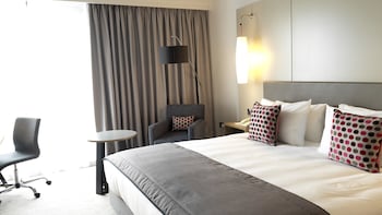 Premium Room, 1 King Bed, Club Lounge Access (Super King, Stratford View)