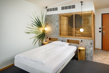 Single Room, 1 Twin Bed, Garden View