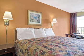Standard Room, 1 King Bed, Smoking