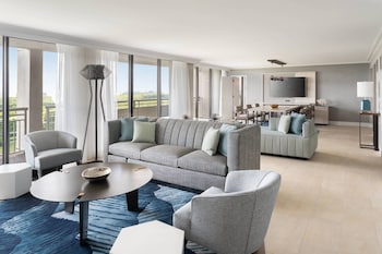 Suite, 1 King Bed with Sofa bed, Balcony