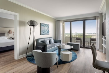 Suite, 1 King Bed with Sofa bed, Golf View (Balcony)