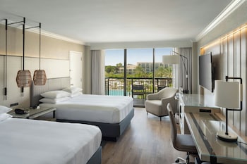 Room, 2 Queen Beds, Balcony, Pool View