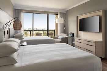 Suite, Multiple Beds, Golf View (Balcony)