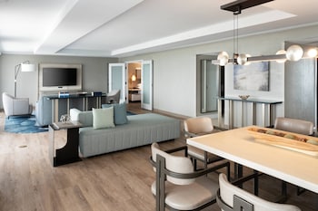 Suite, 1 King Bed with Sofa bed, Balcony