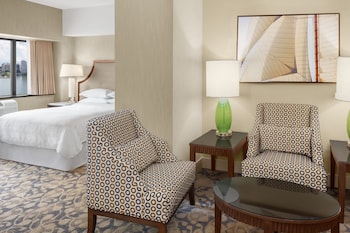 Room, 1 Queen Bed (Hearing Accessible)
