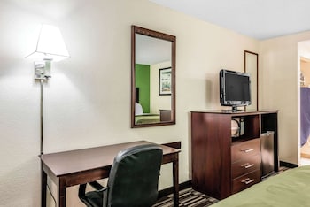Standard Room, 2 Queen Beds, Non Smoking