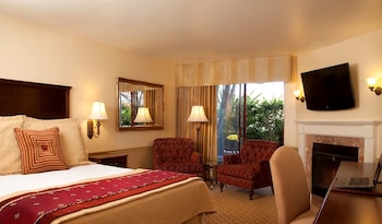 Deluxe Room, 1 King Bed, Accessible