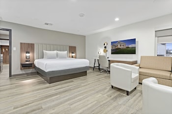 Suite, 1 King Bed, Non Smoking