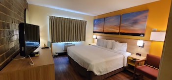 Studio Suite, 1 King Bed, Non Smoking