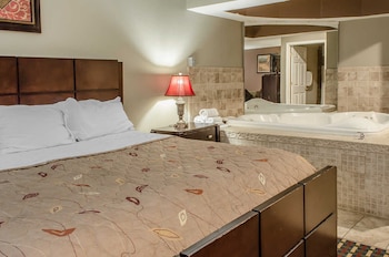 Suite, 1 King Bed, Accessible, Smoking