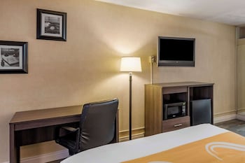 Room, 2 Queen Beds, Non Smoking, Courtyard View