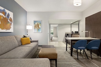Room, 2 Queen Beds, Mountain View