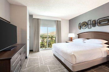 Suite, 1 King Bed, Accessible, Bathtub