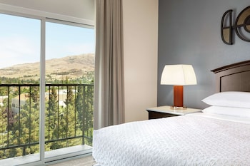 Suite, 2 Queen Beds, Mountain View (Roll-In Shower)