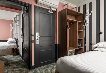 Adjoining Rooms for 3 People