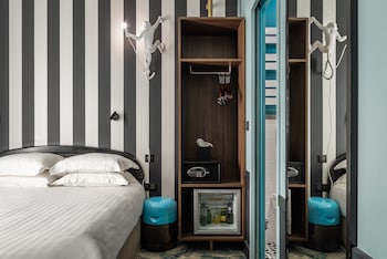 Adjoining Rooms for 4 People