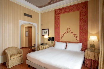 Deluxe Room, 1 King Bed, Non Smoking (Converts to 2 Twin Beds)