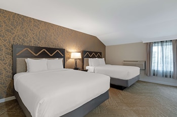 Suite, 2 Queen Beds, Non Smoking, Refrigerator & Microwave (Living Room;Walk-in Shower)
