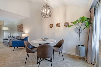 Suite, Multiple Beds, Non Smoking, Refrigerator & Microwave (Living Room;with Sofabed)