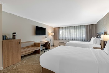 Standard Room, 2 Queen Beds, Non Smoking, Refrigerator & Microwave (Walk-in Shower)