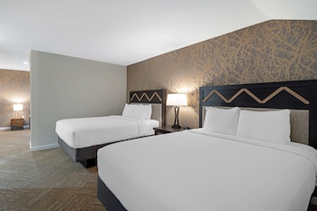 Suite, 2 Queen Beds, Non Smoking, Refrigerator & Microwave (Living Room;Walk-in Shower)
