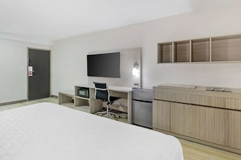 Standard Room, 1 King Bed, Non Smoking