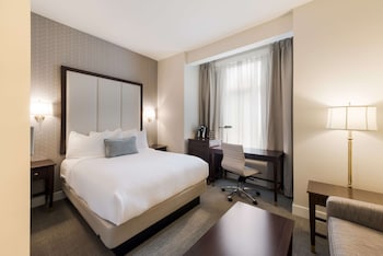 Standard Room, 1 Queen Bed, Non Smoking (Shower Only)