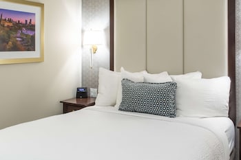 Premium Room, 1 Queen Bed, Non Smoking (with Sofabed)