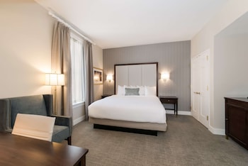 Standard Room, 1 King Bed, Non Smoking (Walk-in Shower)