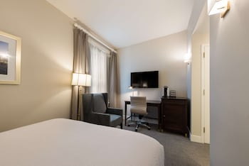 Standard Room, 1 King Bed, Non Smoking (Walk-in Shower)