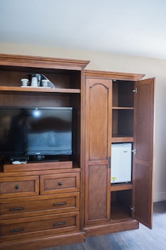Upstairs Room, 1 Queen Bed