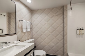 Standard Room, 1 Queen Bed, Accessible (Communications)