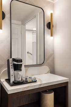 Standard Room, 1 Queen Bed, Accessible (Communications)