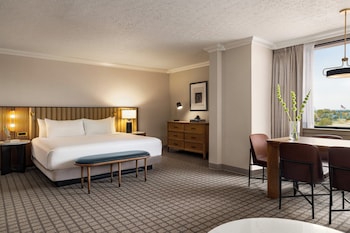 Junior Suite, 1 King Bed with Sofa bed