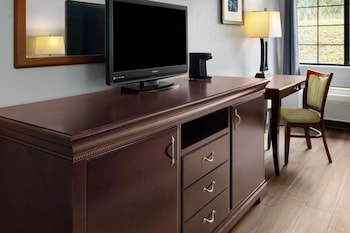 Standard Room, 1 Queen Bed, Accessible