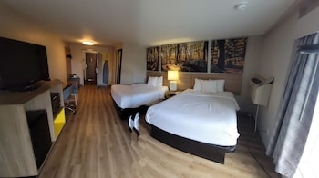 Room, 2 Queen Beds, Accessible, Non Smoking
