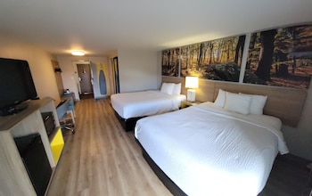 Room, 2 Queen Beds, Non Smoking