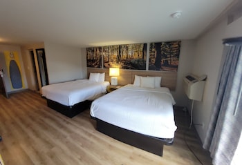 Room, 2 Queen Beds, Non Smoking